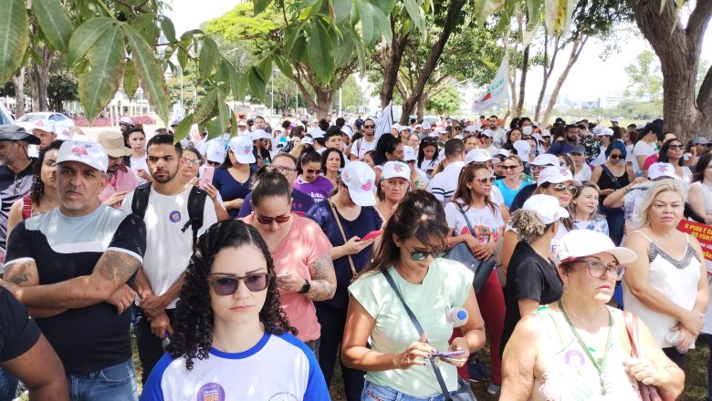 Enfermagem realiza ato pelo piso em frente ao Ministério da Saúde