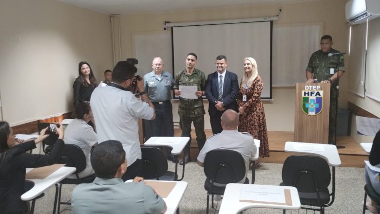 Coren-DF participa da formatura em instrumentação cirúrgica no HFA