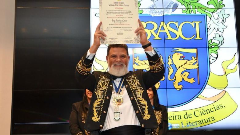 Conselheiro e deputado distrital é o primeiro profissional de Enfermagem a receber a medalha Heróis da Saúde