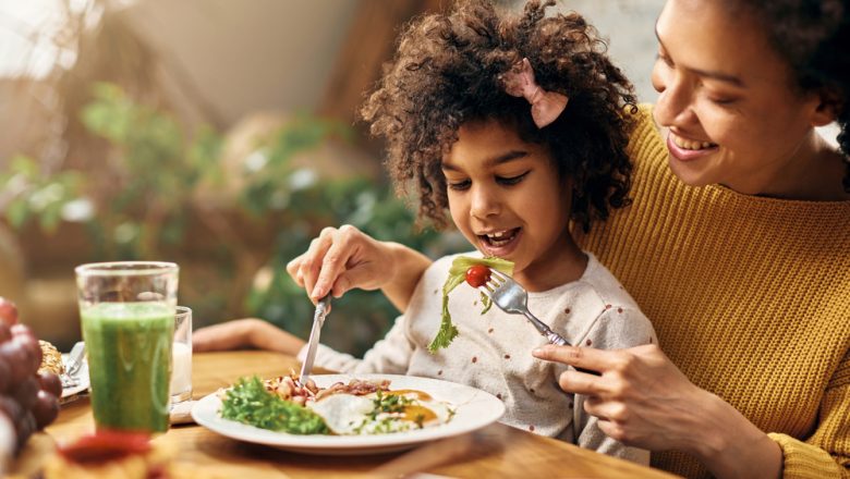 Capacitação de Familiares para Nutrição Parenteral Domiciliar: Um Passo para a Desospitalização Segura de Crianças