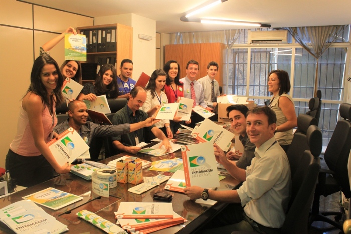 Na foto: Secretário Dr. Eduardo Mamede dos Santos, Tesoureiro Dr. Paulo Roberto Mendes Bezerra e funcionários