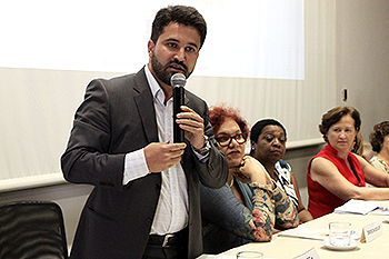 Gilney Guerra, presidente do Coren-DF, discursa na abertura da 77ª Semana Brasileira de Enfermagem