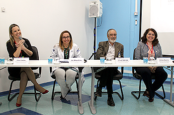 A coordenadora geral de enfermagem do HCB, Érica Fontes; a diretora técnica, Isis Magalhães; o superintendente executivo adjunto, Gilson Andrade; e a conselheira do Coren-DF, Celi Maria da Silva